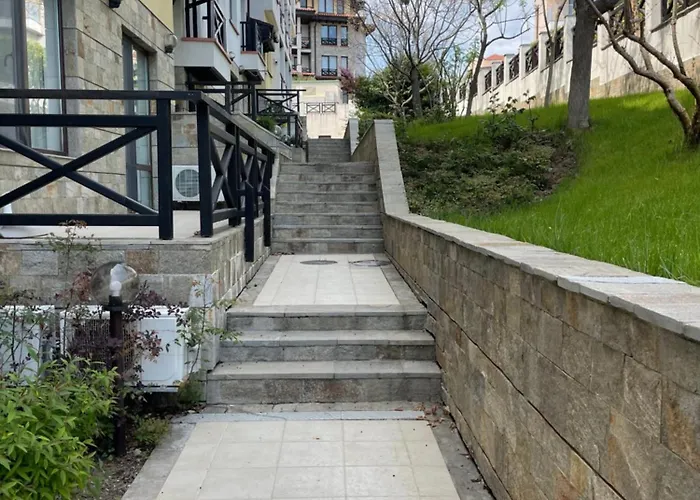 Flat On The * Cernomoreț