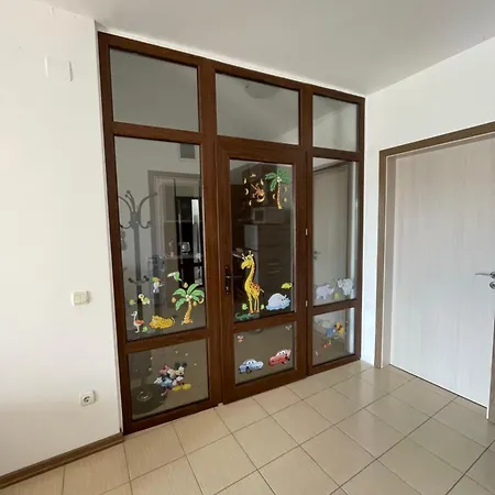 アパート Flat On The With Free Parking On-site チェルノモレツ