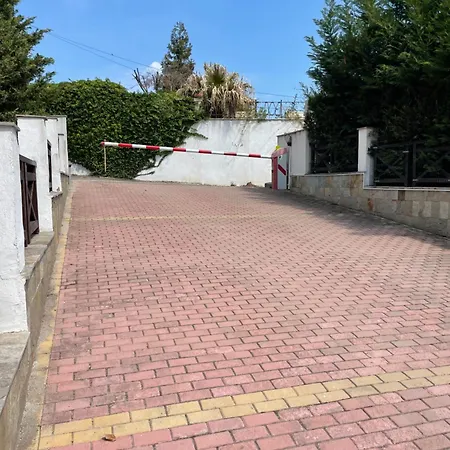 アパート Flat On The With Free Parking On-site チェルノモレツ
